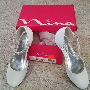 White nina girls size 7 dress shoe